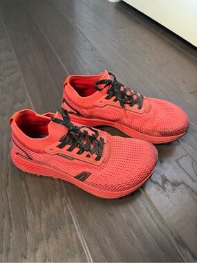 Women’s Flux Trail Runners - Size 8